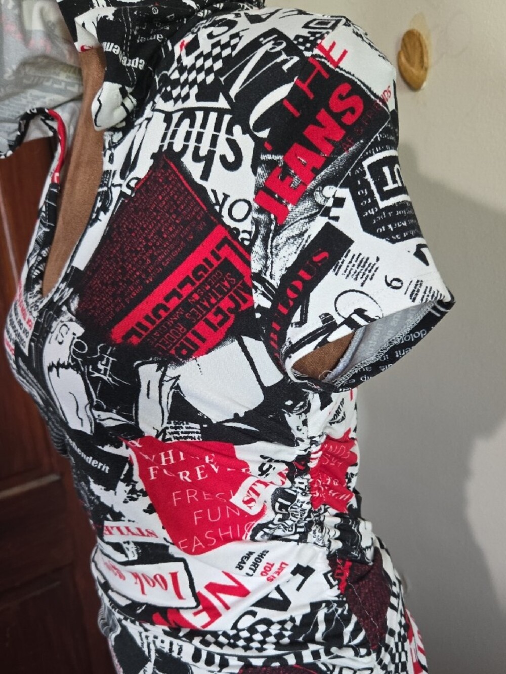 DR45 Almost Famous Newspaper Print Dress Bodycon Knee Length Ruched Side Hoodie - Picture 6 of 12